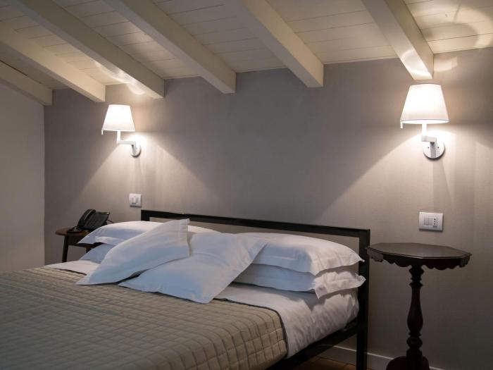 tale restaurant and suite