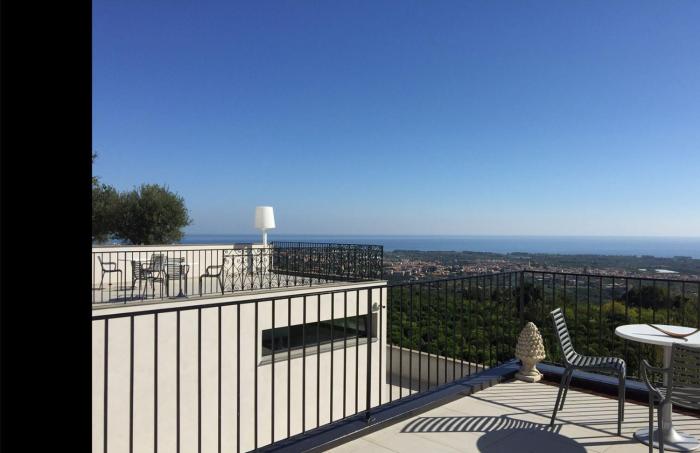 tale restaurant and suite