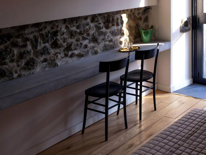 tale restaurant and suite