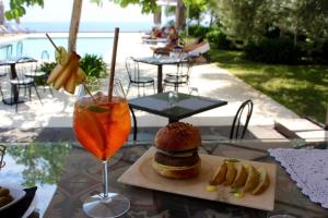 tale restaurant and suite