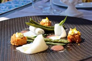 tale restaurant and suite