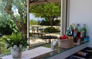 tale restaurant and suite