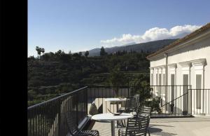 tale restaurant and suite