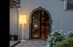 tale restaurant and suite