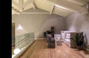 tale restaurant and suite