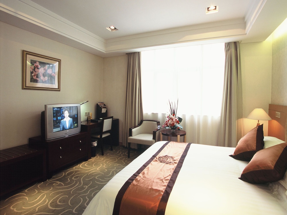 donghu collection hotel shanghai