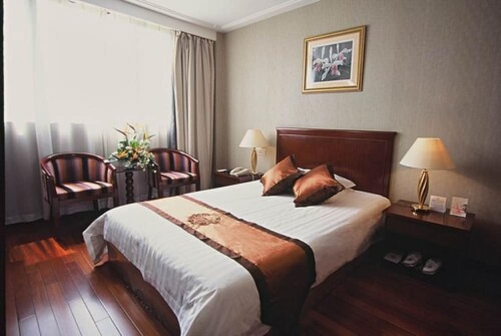 donghu collection hotel shanghai