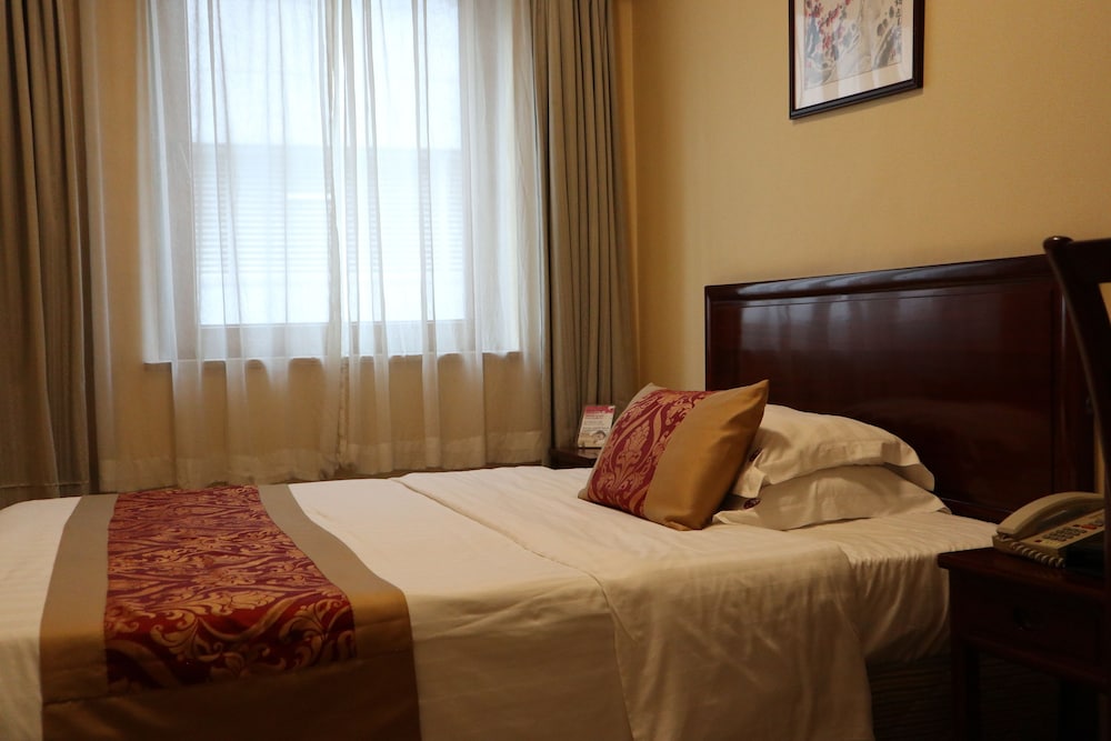 donghu collection hotel shanghai