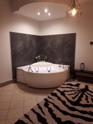 thaire hotel
