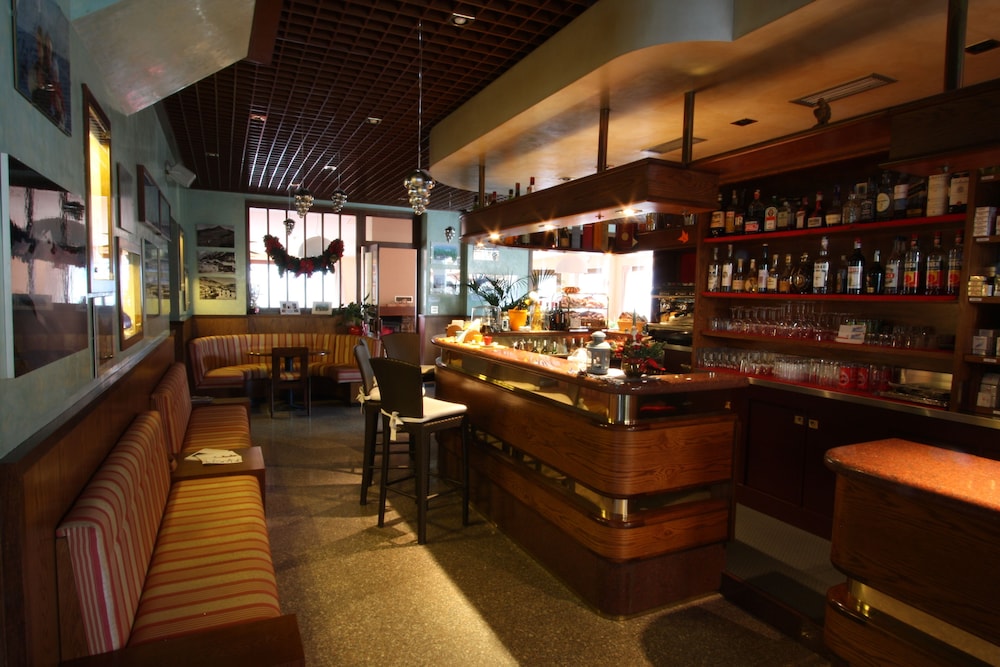 hotel adamello