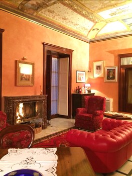 Palazzo Melluso Luxury Suite,Via Salita Chiesa N. 6,3 star