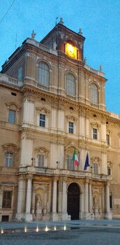 Vittorioveneto25,Near Modena Cathedral,3 star