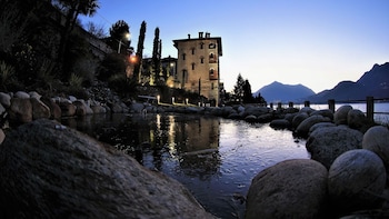 villa marina como lake