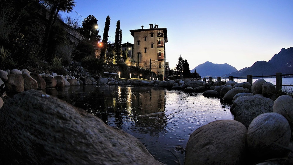villa marina como lake