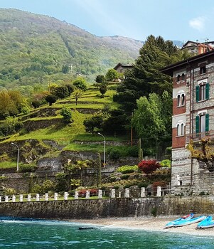 villa marina como lake