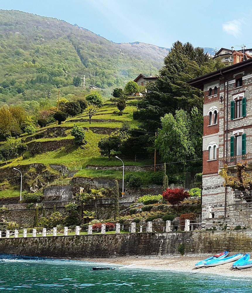 villa marina como lake