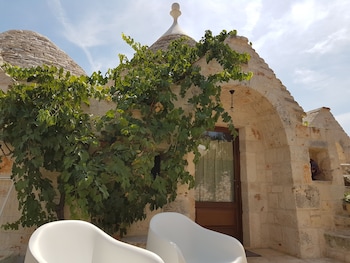 almapetra trulli resort