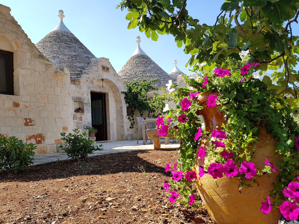 almapetra trulli resort