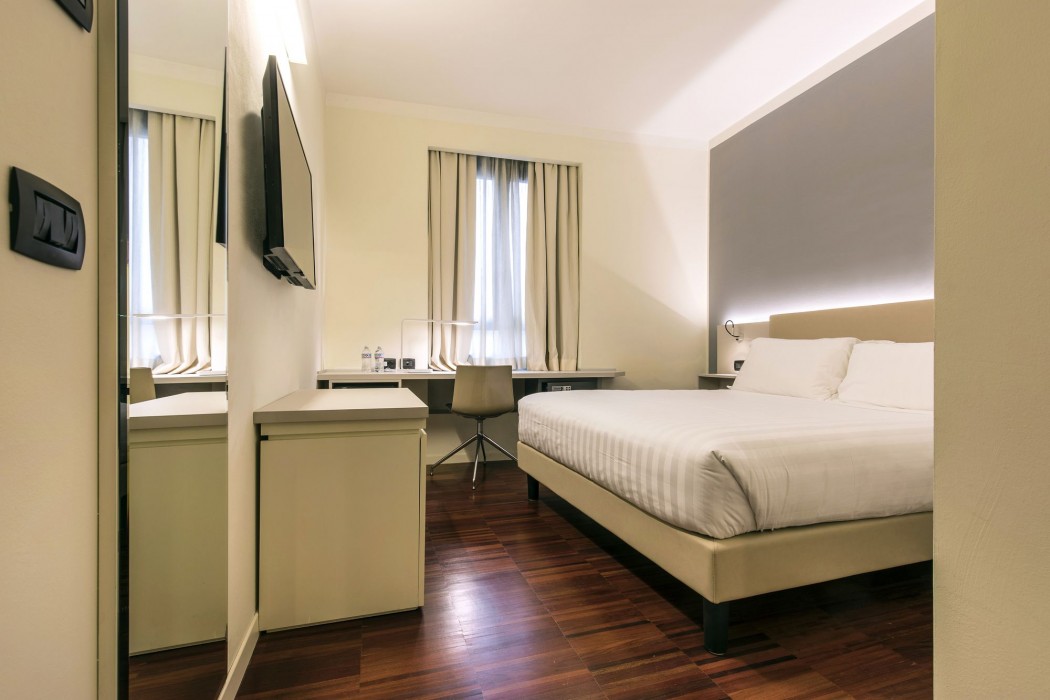 43 station hotel