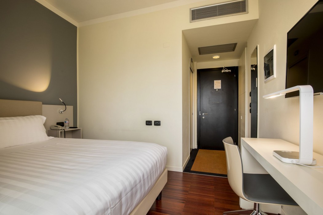 43 station hotel