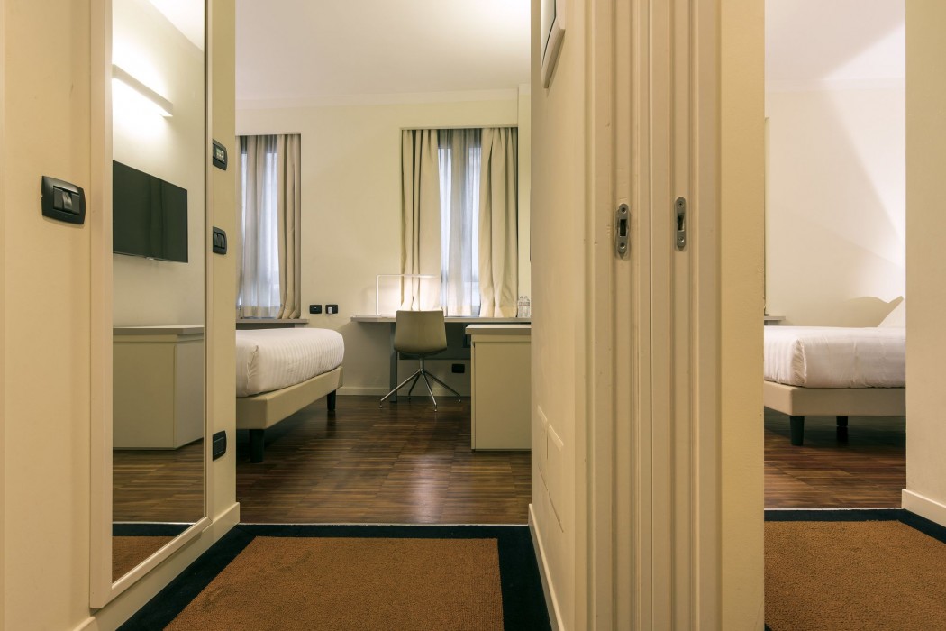 43 station hotel