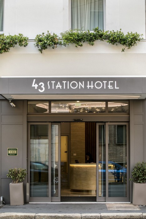 43 station hotel