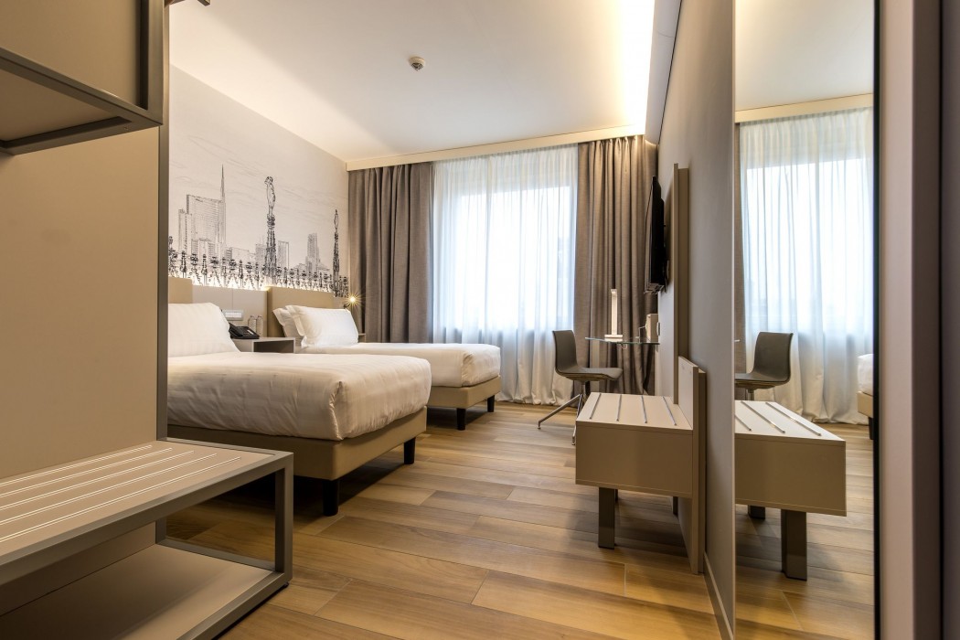 43 station hotel