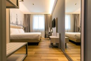 43 station hotel