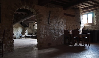 Castello Di Giomici,Colfiorito>>Biscina,3 star