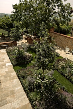 Relais Di Tenuta Santa Caterina,In Grazzano Badoglio,4 star