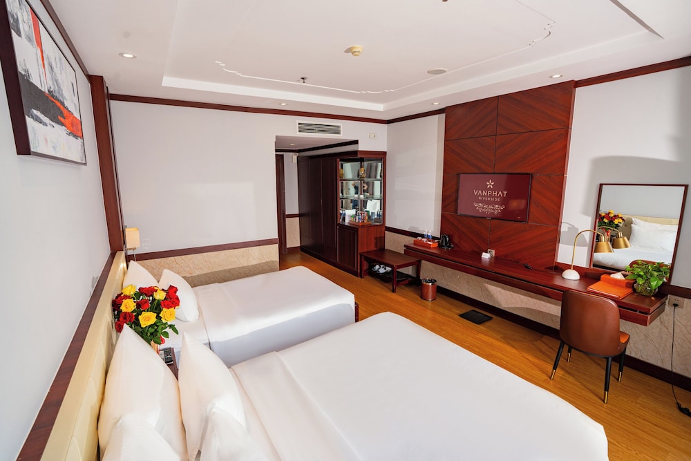 van phat riverside hotel