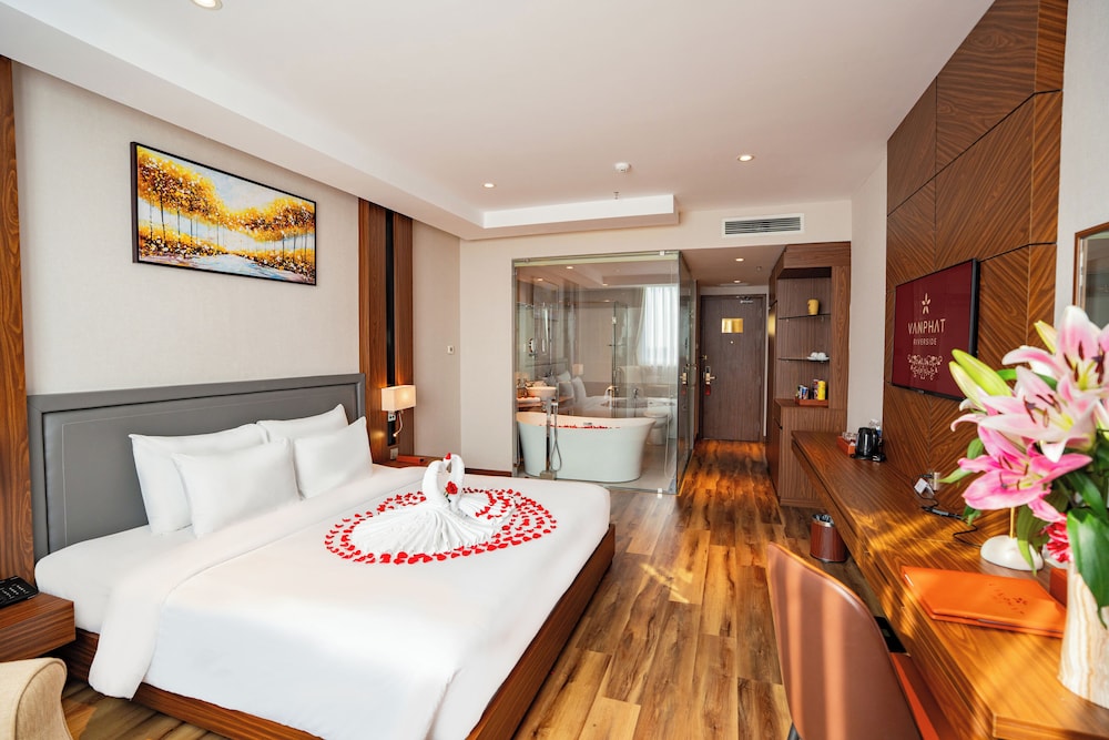 van phat riverside hotel