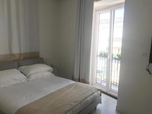 White 1903,Ischia>>Forio,3 star