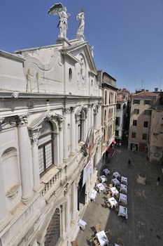 al theatro palace