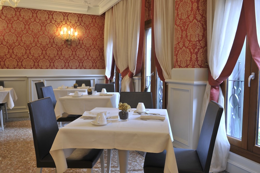 al theatro palace