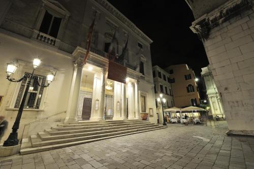 al theatro palace