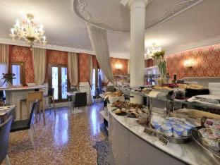 al theatro palace