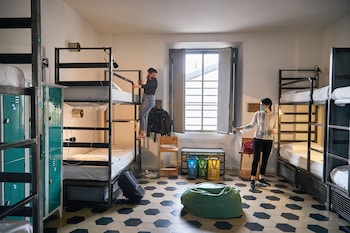 madama hostel and bistrot