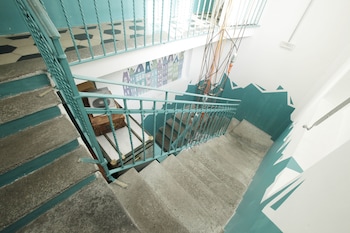 madama hostel and bistrot