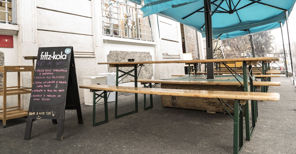 madama hostel and bistrot