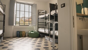 madama hostel and bistrot