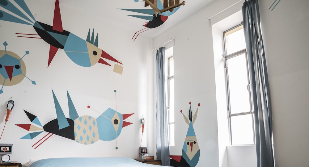 madama hostel and bistrot