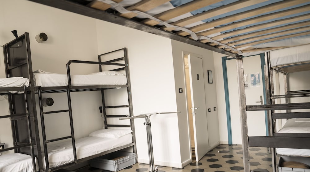 madama hostel and bistrot