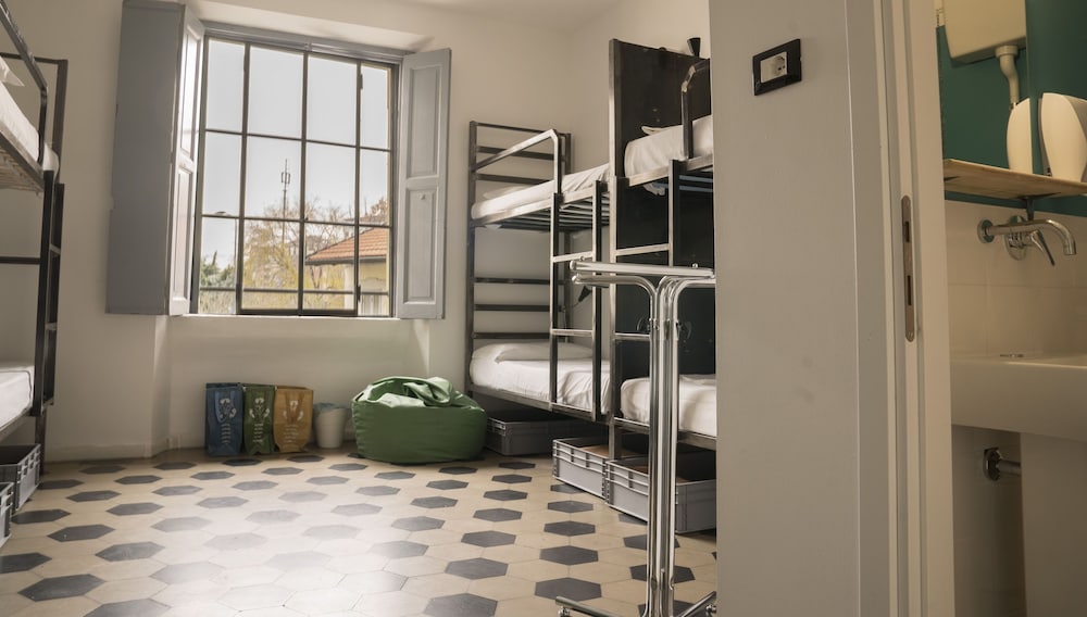 madama hostel and bistrot