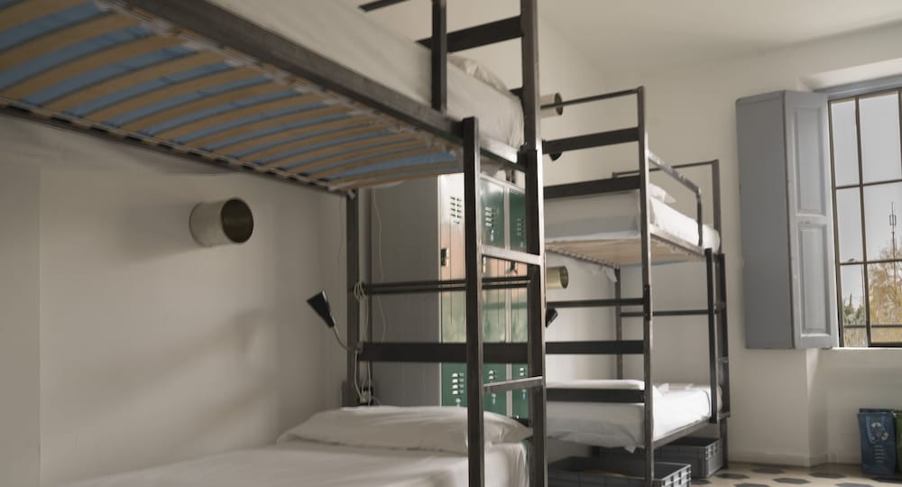 madama hostel and bistrot