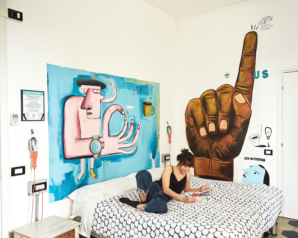 madama hostel and bistrot