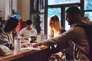 madama hostel and bistrot