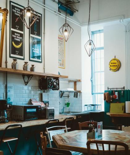 madama hostel and bistrot