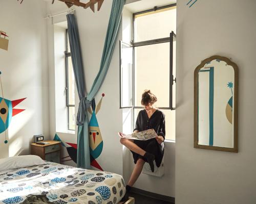 madama hostel and bistrot