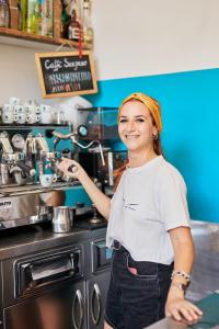 madama hostel and bistrot